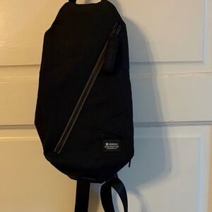 Lululemon Athletica Black Fast track bag 2.0 9L
